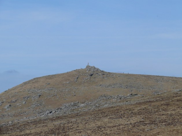 Zoom on Widgery Cross on Brat Tor from Sharp Tor